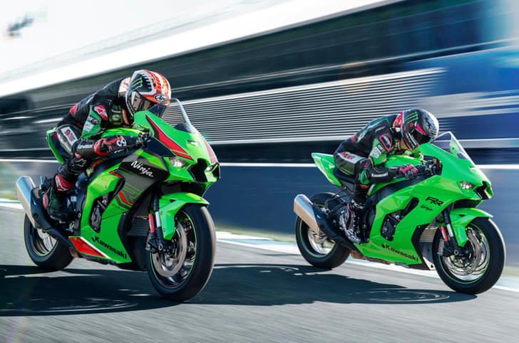 Kawasaki ZX-10R with the ZX-10RR rolling