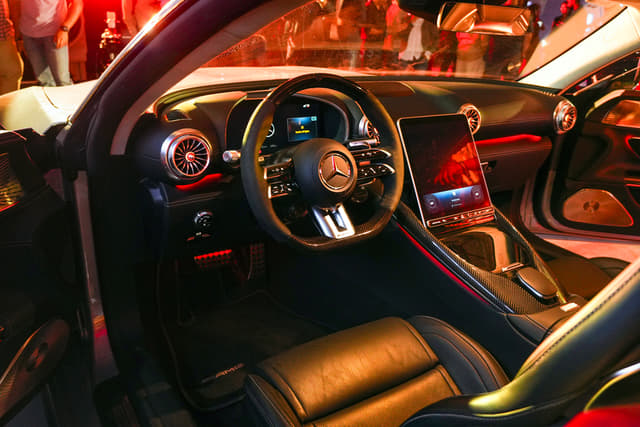 Digital appointments inside include a 12.3 inch driver's display and an 11.6-inch touchscreen in portrait orientation. Image - 19143