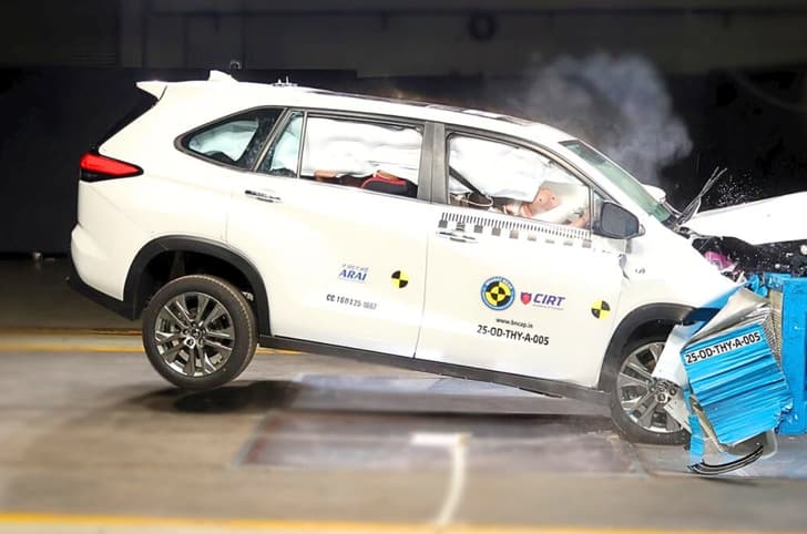 Toyota Innova Hycross BNCAP frontal offset barrier test 