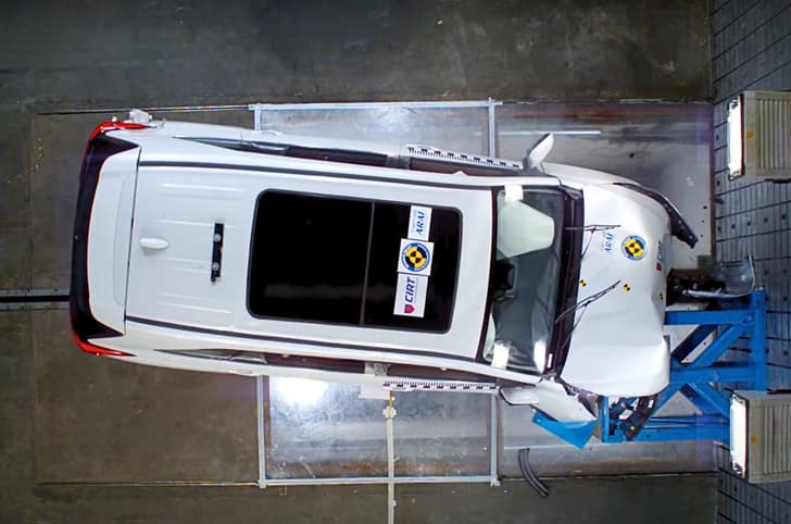 Toyota Innova Hycross BNCAP frontal offset barrier test 