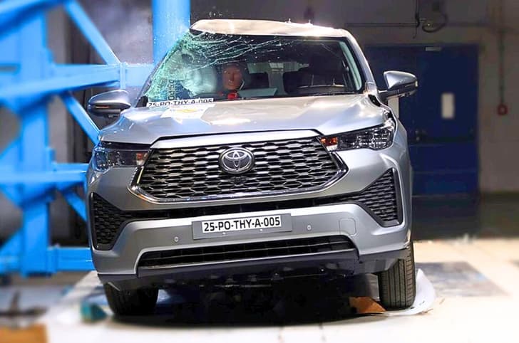 Toyota Innova Hycross BNCAP side pole impact test 