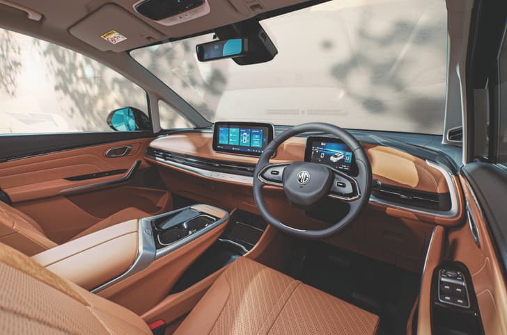 MG M9 touchscreen