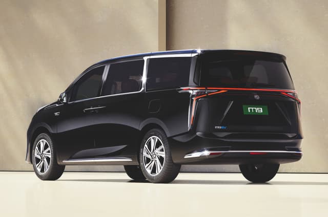 The MG M9 stretches the tape at 5,200mm long, 2,000mm wide and 1,800mm tall, with a 3,200mm wheelbase. Image - 19155