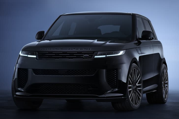 range rover sport sv black edition in studio