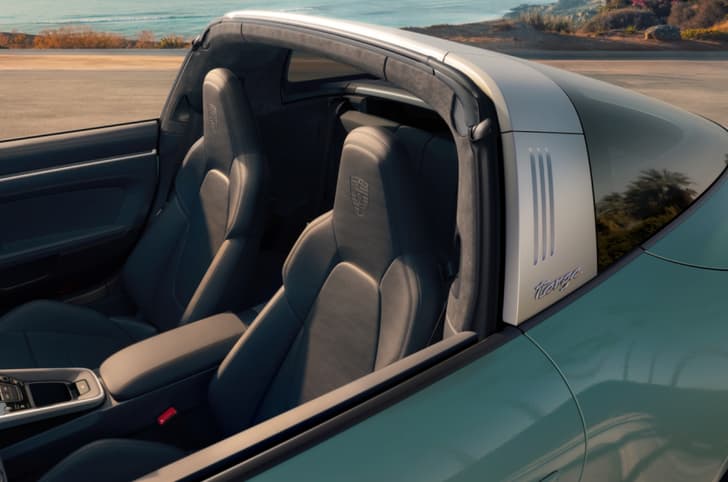 2025 Porsche 911 Carrera 4S Targa seats
