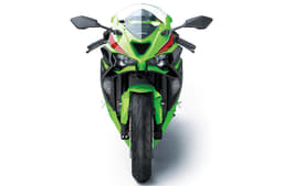 Kawasaki ZX-6R head on shot
