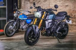 Suzuki GSX8T front left static side by side with Suzuki T500