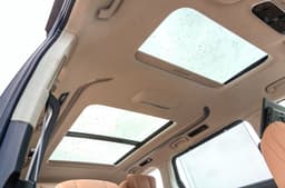MG M9 There are two sunroofs: a single-pane unit for the front row and a panoramic unit for the rear. MG M9 There are two sunroofs: a single-pane unit for the front row and a panoramic unit for the rear.