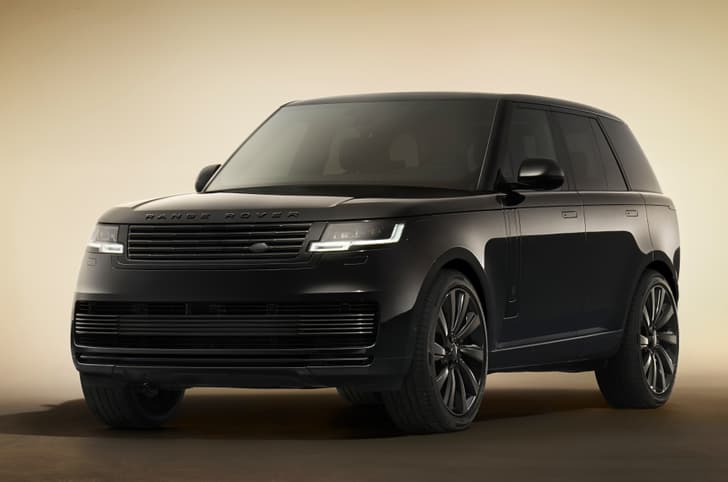 range rover sv black edition in studio