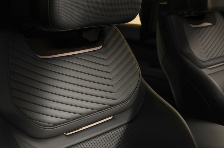 range rover sv black edition in studio