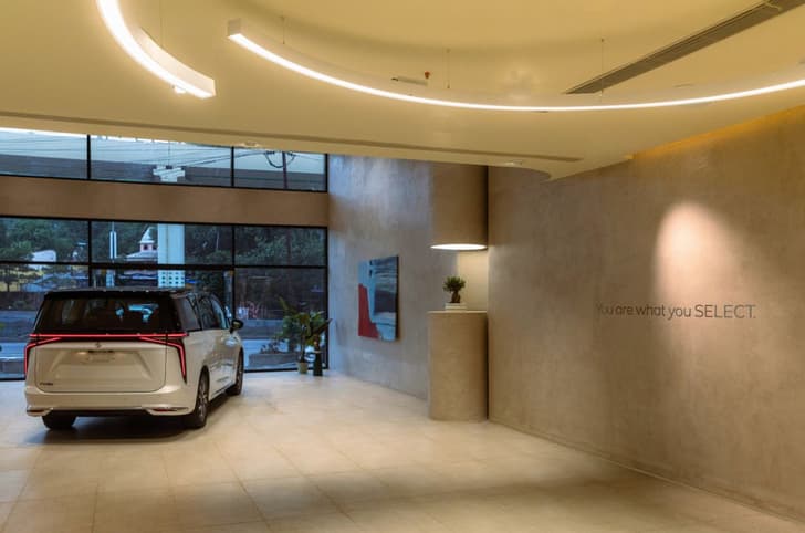 Rear image of the MG M9 in a MG select showroom