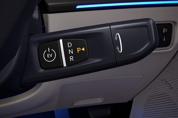Kia Carens Clavis EV drive selector