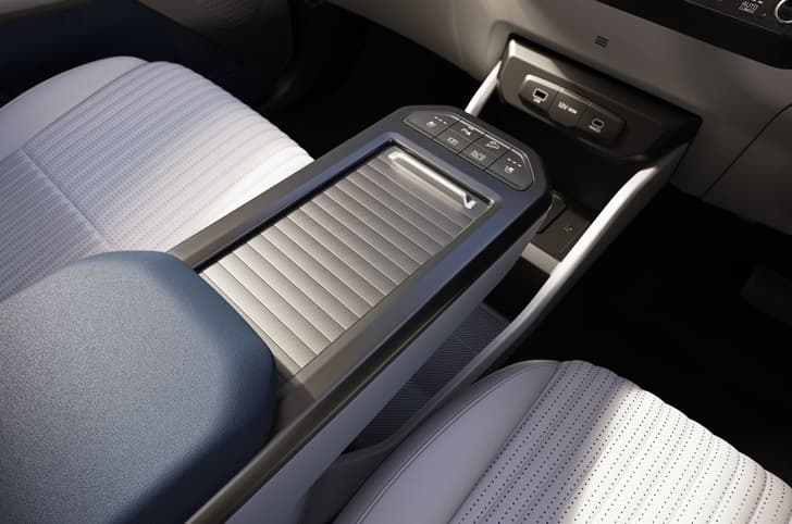 Kia Carens Clavis EV center console