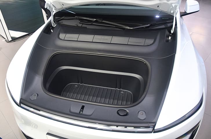 Tesla Model Y Tesla Model Y has a 116-litre frunk. Tesla Model Y Tesla Model Y has a 116-litre frunk.