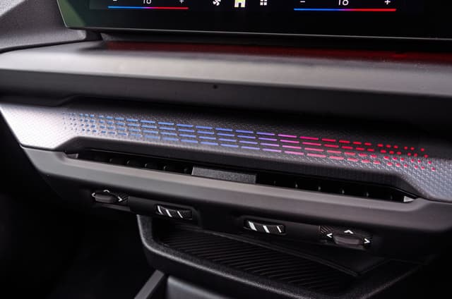 Ambient lighting under the vents changes color according to temperature adjustments. Image - 19466