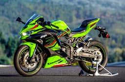 Kawasaki Ninja ZX4RR front left static image on track