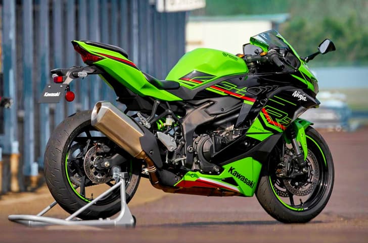 Kawasaki Ninja ZX4RR rear right static image on track