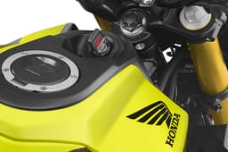 Honda CB125 Hornet tank