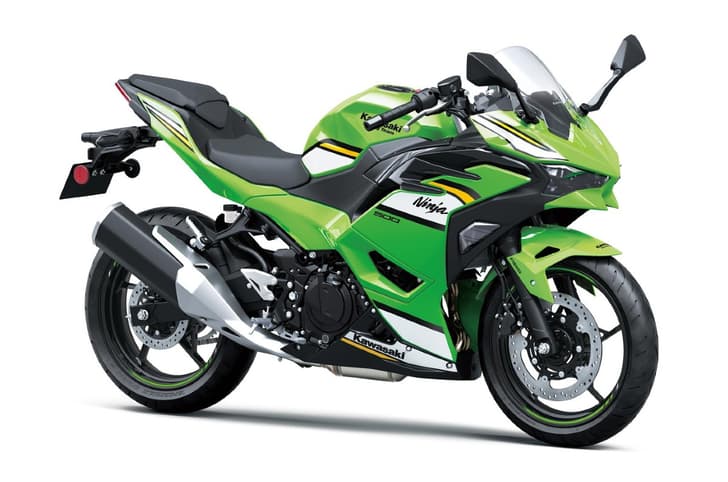 Kawasaki Ninja 500 green front right static in studio