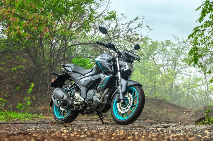 Yamaha FZ-S Fi Hybrid front right static shot