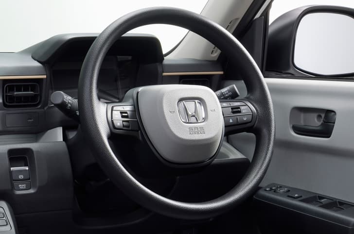 Honda N-One e: steering wheel