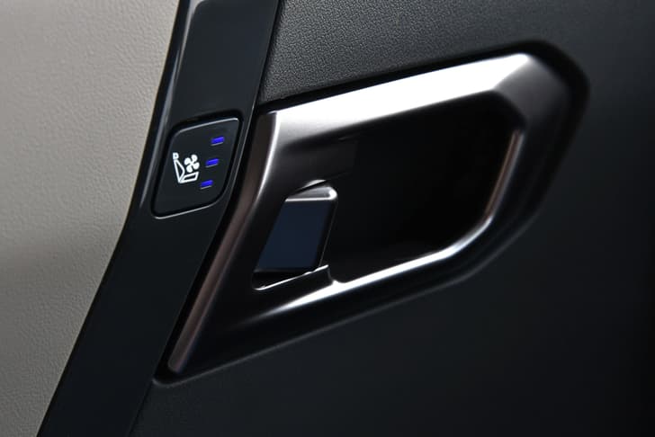 kia syros ventilated seat button