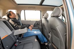 kia syros rear seat comfort