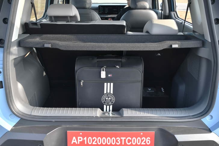 kia syros boot space