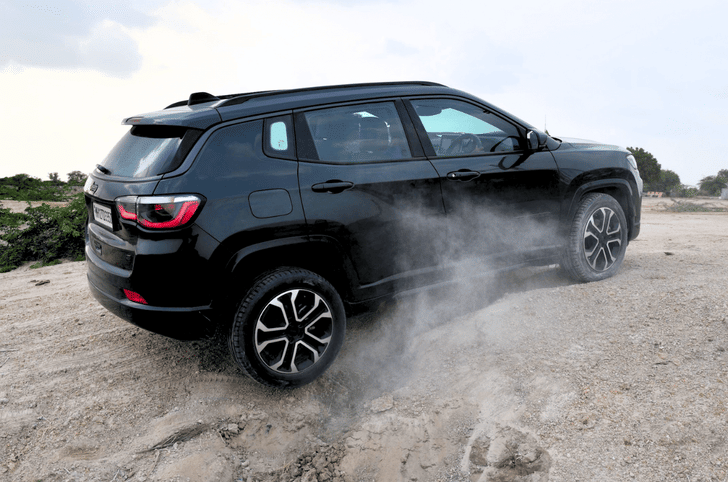 Jeep Compass dust