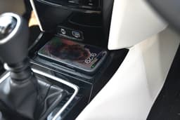 mahindra xuv 3xo wireless charger