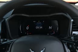 mahindra xuv 3xo digital instrument cluster