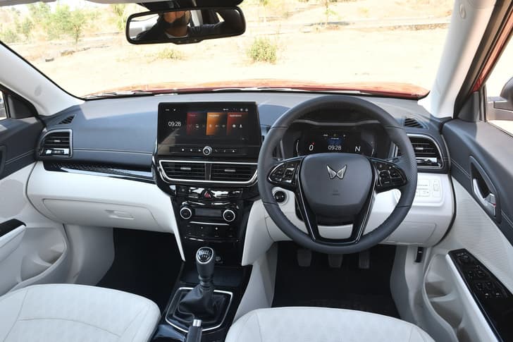 mahindra xuv 3xo dashboard