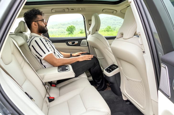 2025 Volvo XC60 facelift rear seat