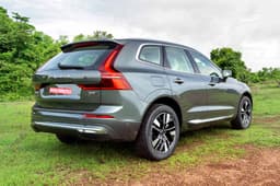 2025 Volvo XC60 facelift exterior rear right static