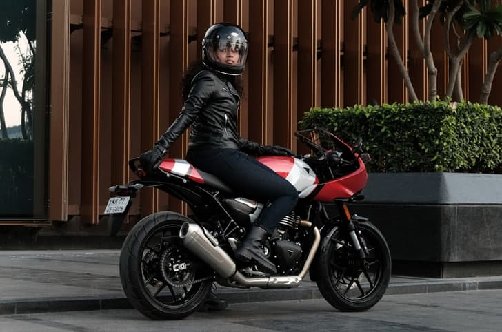 Triumph Thruxton 400 red colour rear right side shot