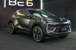 Mahindra BE 6 Batman Edition front right side