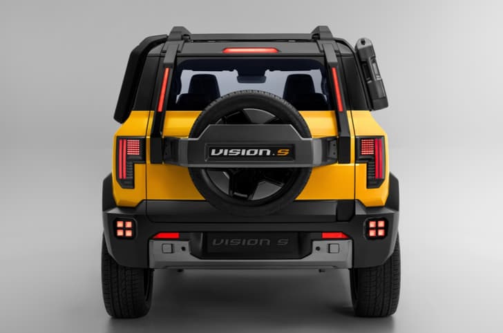 Mahindra Vision S rear section