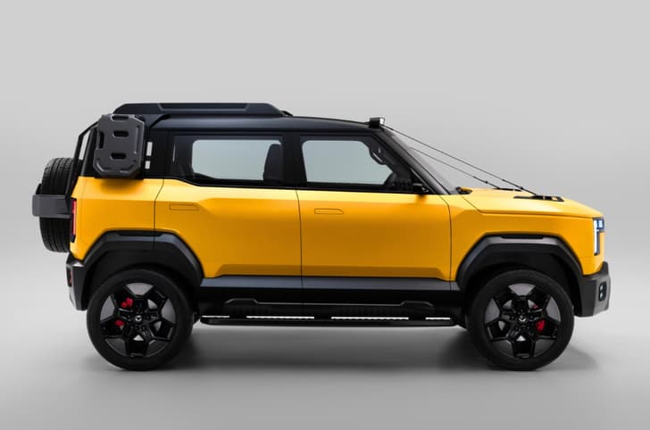 Mahindra Vision S right side