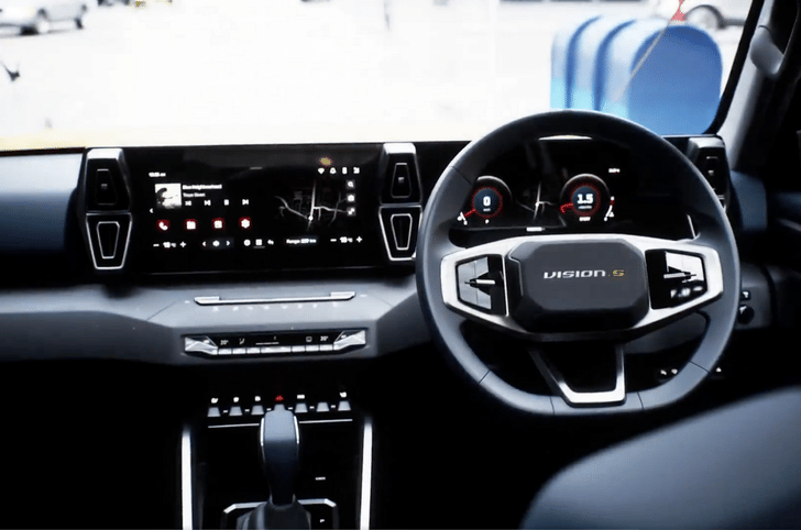 Mahindra Vision S touchscreen, steering and driver's display