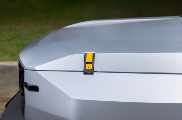 Mahindra Vision T bonnet latches 