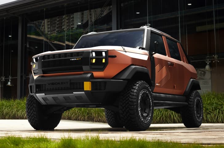 Mahindra Vision SXT concept pick up front left side