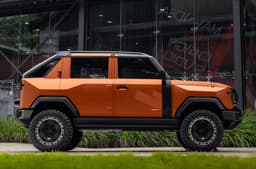 Mahindra Vision SXT concept pick up right side profile