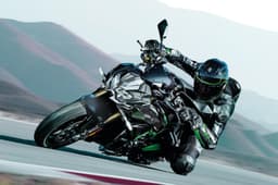 Kawasaki Z H2 cornering shot left profile