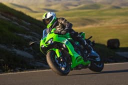2026 Kawasaki Ninja ZX-6R right cornering shot