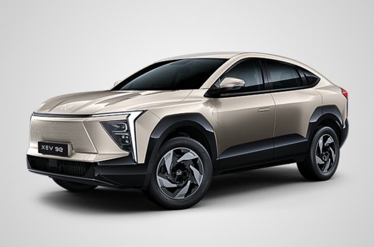 Mahindra XEV 9e desert myst colour
