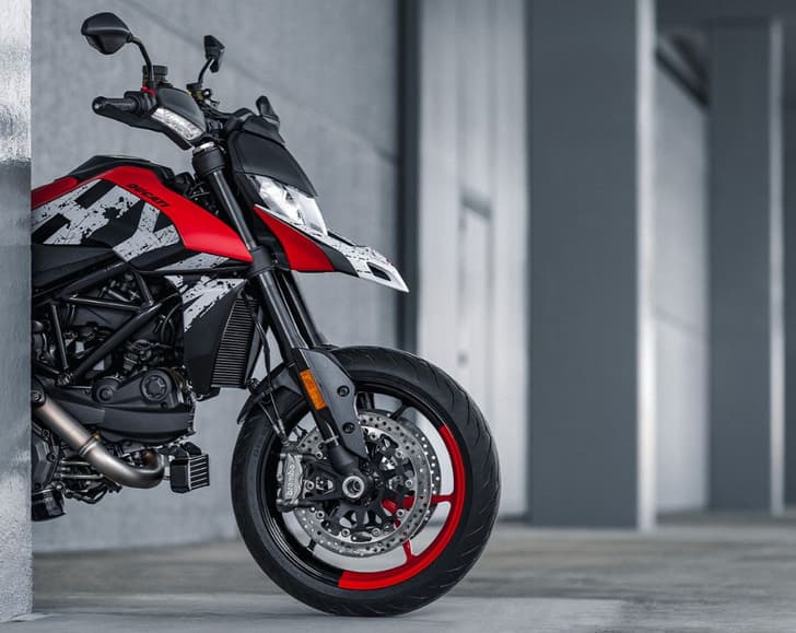 The Hypermotard 950 rides on 17-inch alloy wheels