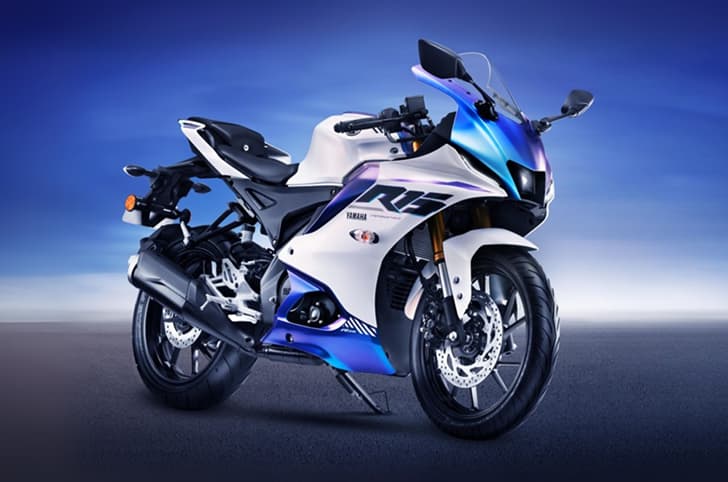 2025 Yamaha R15 Version 4 Matte Pearl Studio Shot