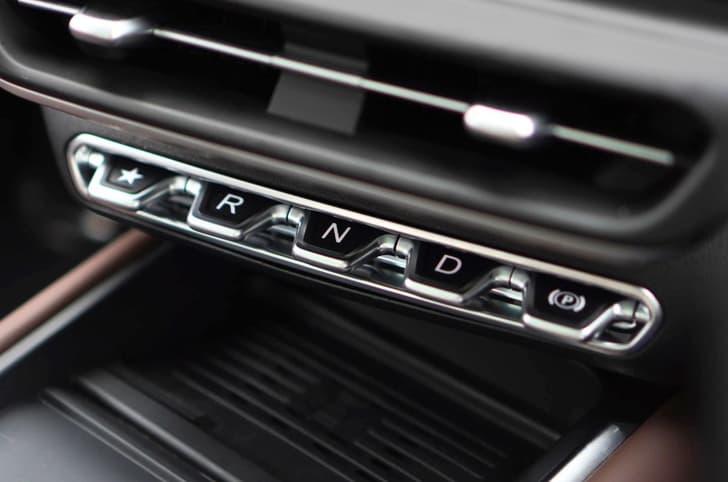 Vinfast VF7 drive selector buttons