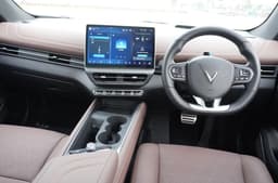Vinfast VF7 interior dashboard 