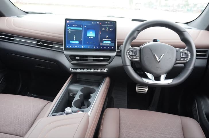 Vinfast VF7 interior dashboard 